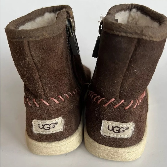 Uggs Girls Ugg Boots Size 7 Leather Suede Wool Winter Footwear Zip Closure Brown - Picture 2 of 8